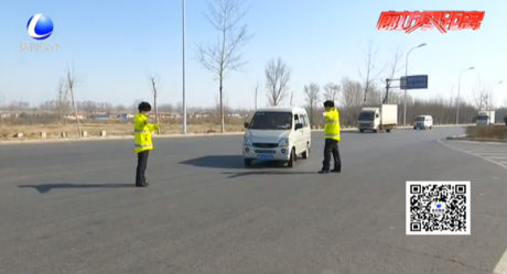 我市交警嚴(yán)查逾期未檢、未報(bào)廢面包車