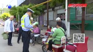 交警走進(jìn)農(nóng)村 開展多樣化宣傳