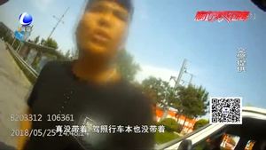 膽大司機(jī)無(wú)證駕駛套牌報(bào)廢車超員運(yùn)輸