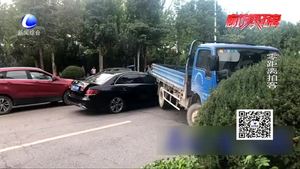 廊坊實驗中學附近 兩車相撞