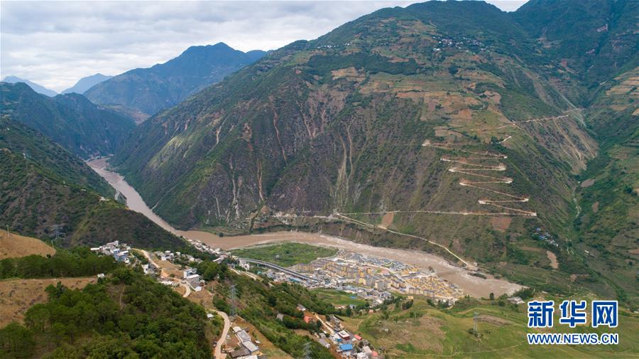 （直過(guò)民族脫貧攻堅(jiān)·圖文互動(dòng)）（3）下山！傈僳群眾開(kāi)啟新生活