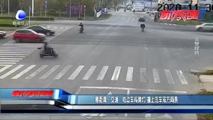 零距離·交通：電動車闖黃燈 撞上汽車雙方同責(zé)